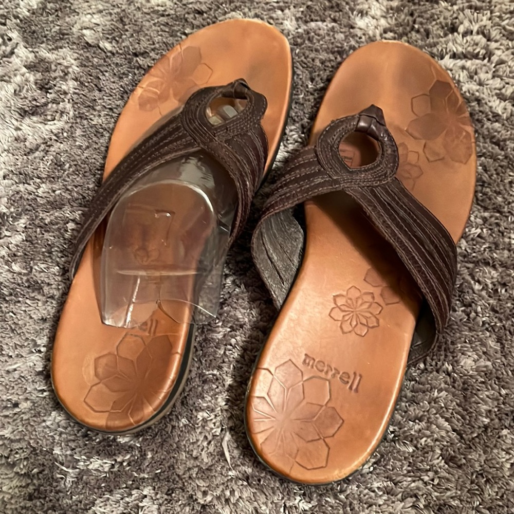 Merrell sandals, flip flops, brown leather